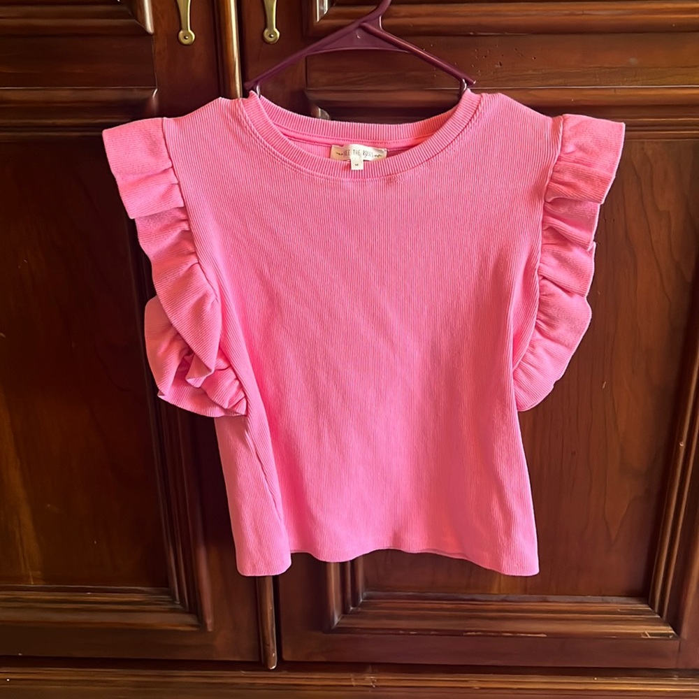 Free The Roses blouse. Beautiful Barbie Pink. Size Medium